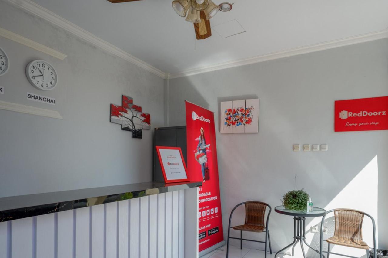 Reddoorz Near Padang Golf Adisucipto Hotel Potrojayan Екстериор снимка