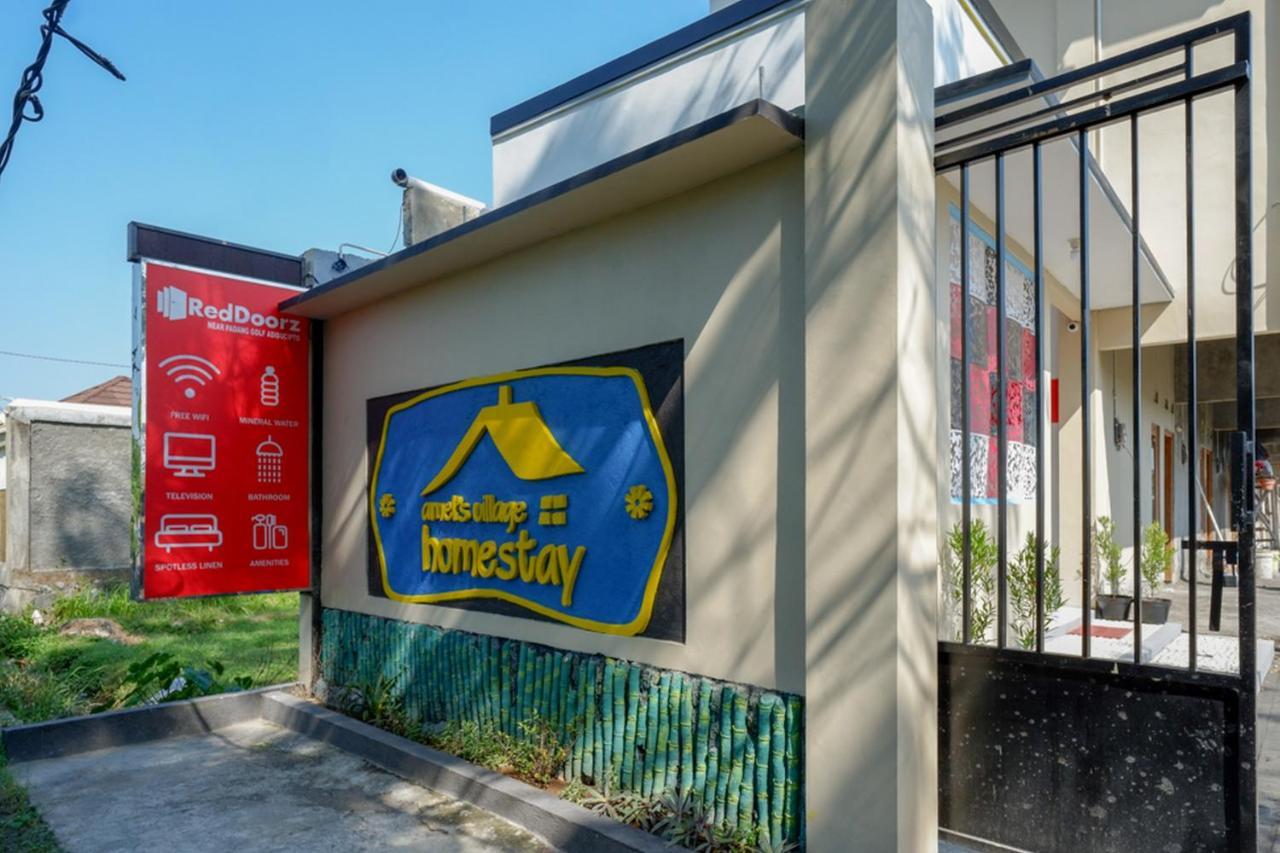Reddoorz Near Padang Golf Adisucipto Hotel Potrojayan Екстериор снимка