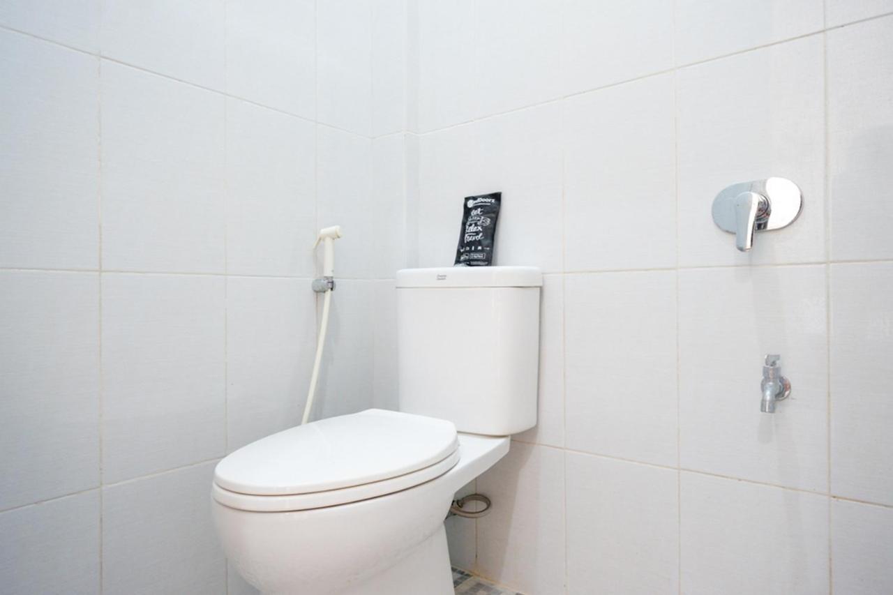 Reddoorz Near Padang Golf Adisucipto Hotel Potrojayan Екстериор снимка